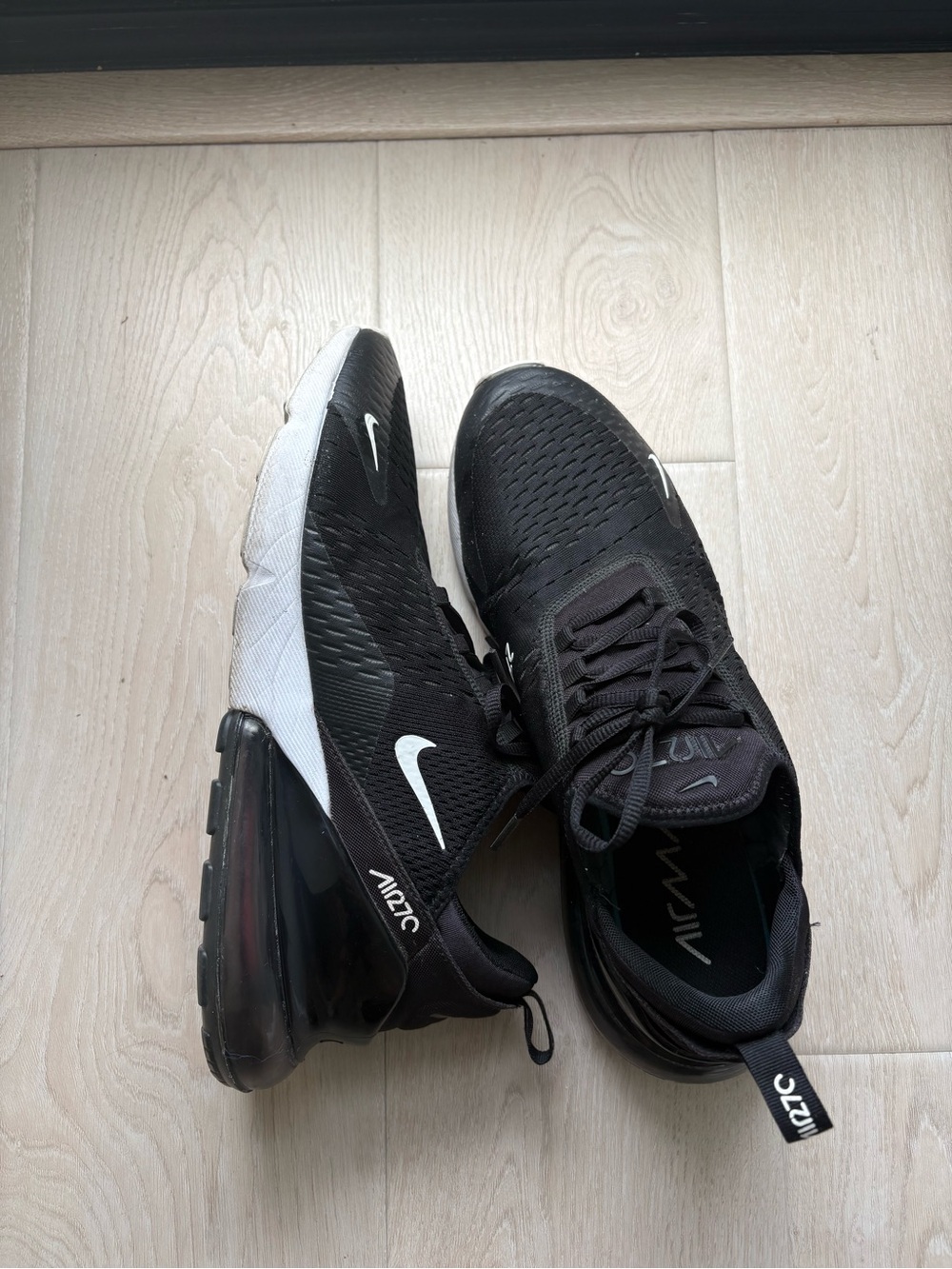 Nike Air Max 270 athletic training shoes size 13
